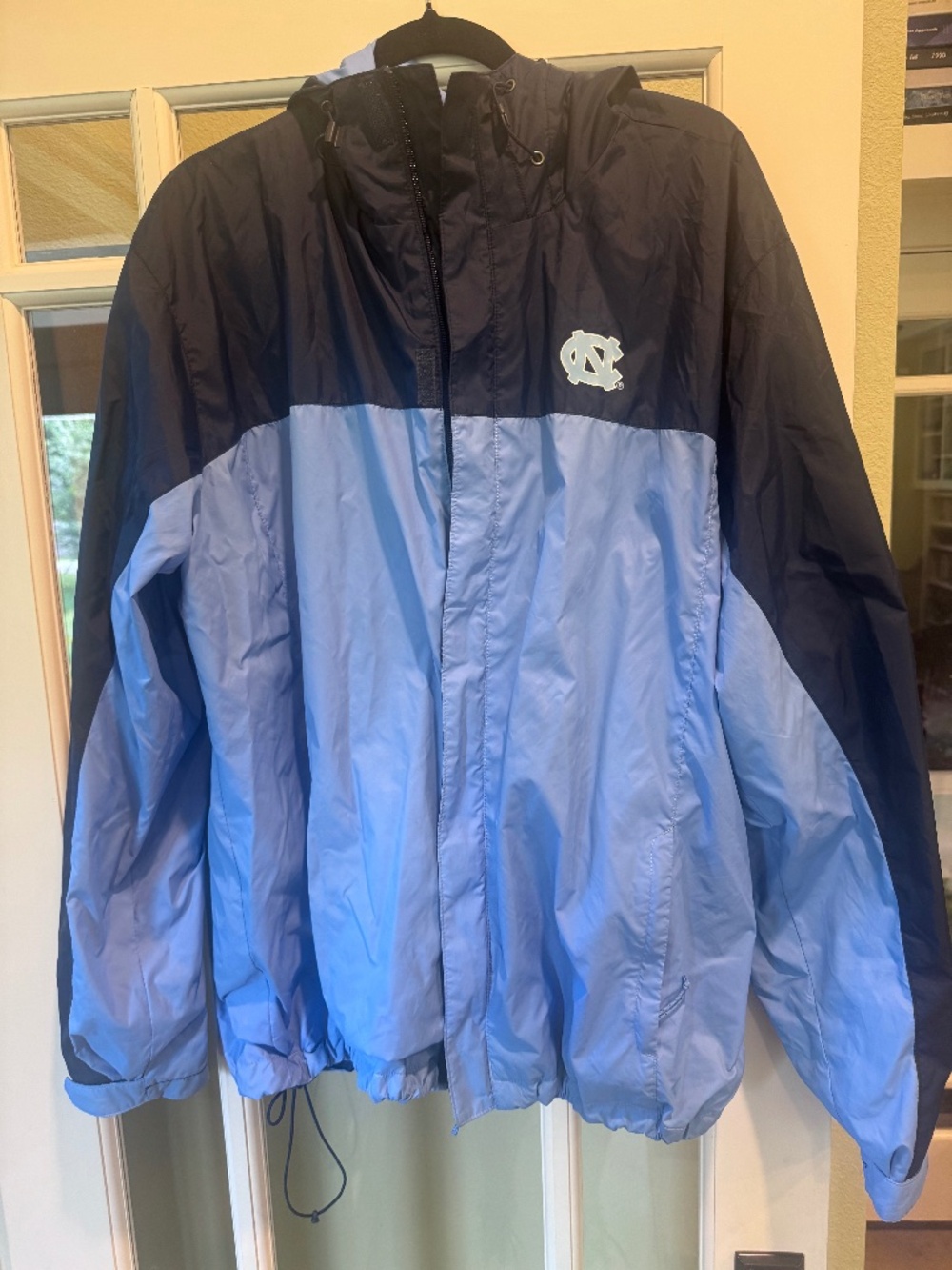 Men’s XL UNC Chapel Hill (Tarheels) logo and color rain jacket